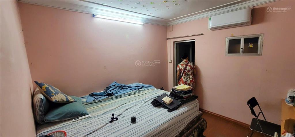 Cần bán gấp căn hộ tập thể thành công dt sổ 34/75m2 sử dụng thực tế 75m2. thiết kế 2 ngủ