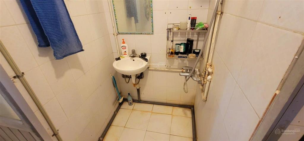 Cần bán gấp căn hộ tập thể thành công dt sổ 34/75m2 sử dụng thực tế 75m2. thiết kế 2 ngủ