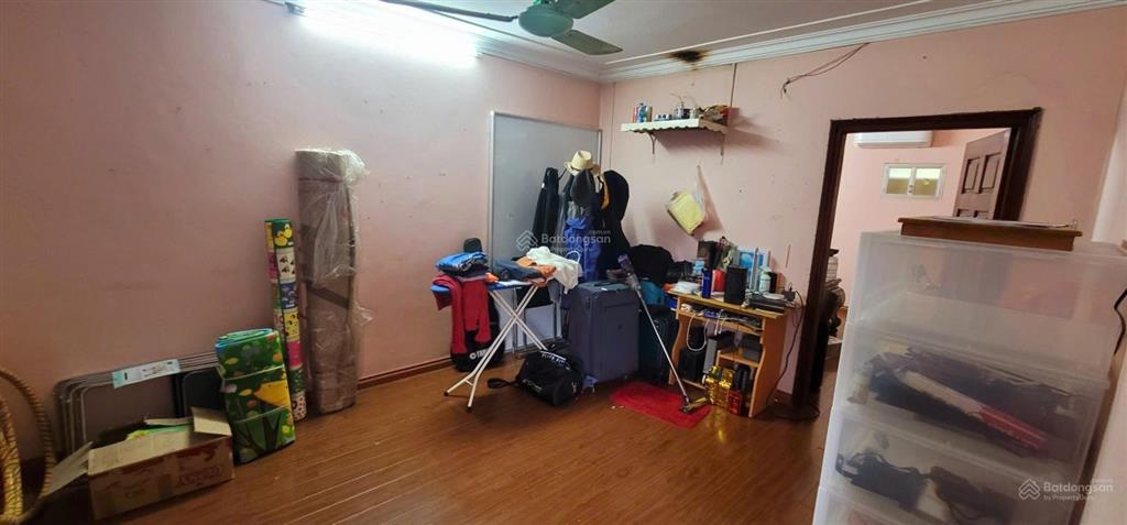Cần bán gấp căn hộ tập thể thành công dt sổ 34/75m2 sử dụng thực tế 75m2. thiết kế 2 ngủ
