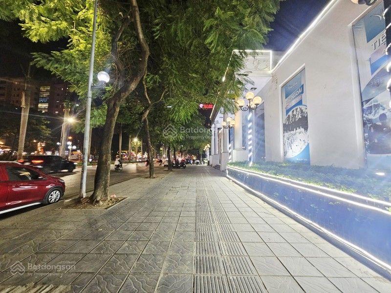 Cần bán siêu phẩm nhà,đất vàng,mỹ đình dt 1.520m2 giá hơn 300tr/m2 full thổ cư ở lâu dài vị trí đẹp