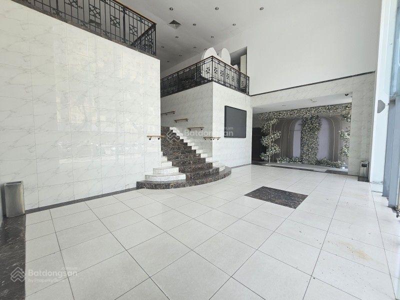 Cần bán siêu phẩm nhà,đất vàng,mỹ đình dt 1.520m2 giá hơn 300tr/m2 full thổ cư ở lâu dài vị trí đẹp