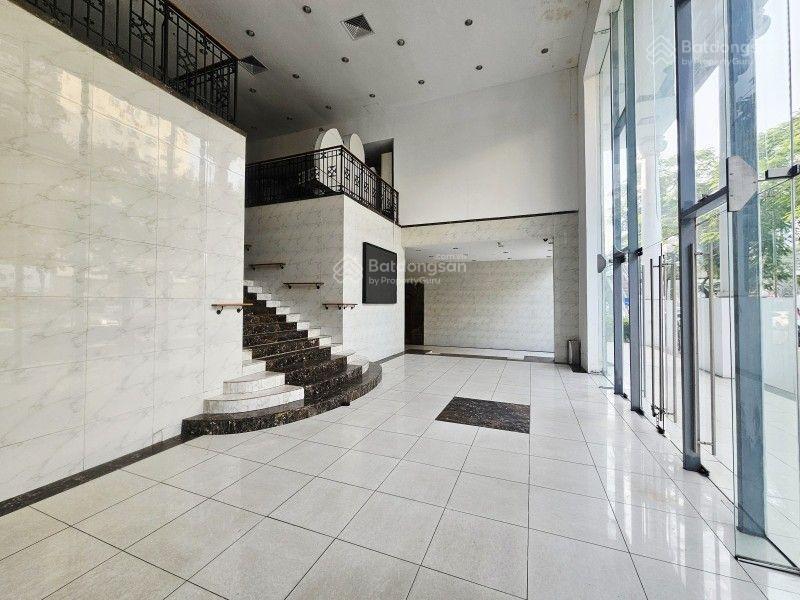 Cần bán siêu phẩm nhà,đất vàng,mỹ đình dt 1.520m2 giá hơn 300tr/m2 full thổ cư ở lâu dài vị trí đẹp