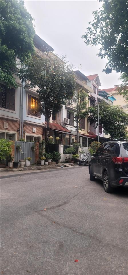 Bán nhà 83m2 phân lô vip hoàng hoa thám ô tô tránh vỉa hè 4tầng thang máy, kinh doanh mặt tiền rộng