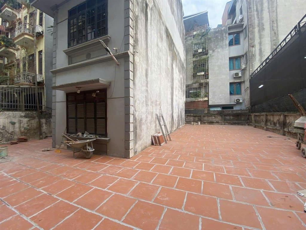 Cho thuê nhà/đất nguyễn ngọc vũ 300m mặt tiền 15m kinh doanh đỉnh vị trí trung tâm