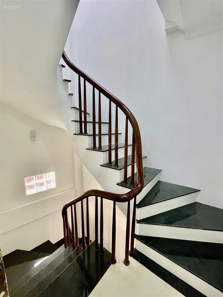 Bán nhà riêng đẹp dt48m2,6 tầng 3 ngủ đủ công năngthang máy dt 13,6 tỷ,trần duy hưng,cầu giấy hn