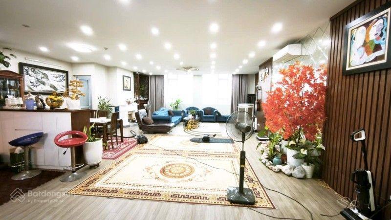 Nhà có việc cần bán gấp căn hộ chung cư cao cấp siêu rộng hà nội 206m2, 4pn 4wc, vị trí vàng 12.3tỷ
