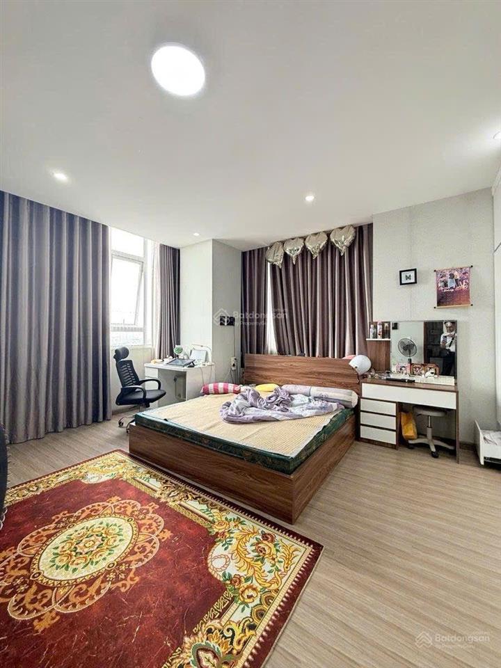 Nhà có việc cần bán gấp căn hộ chung cư cao cấp siêu rộng hà nội 206m2, 4pn 4wc, vị trí vàng 12.3tỷ