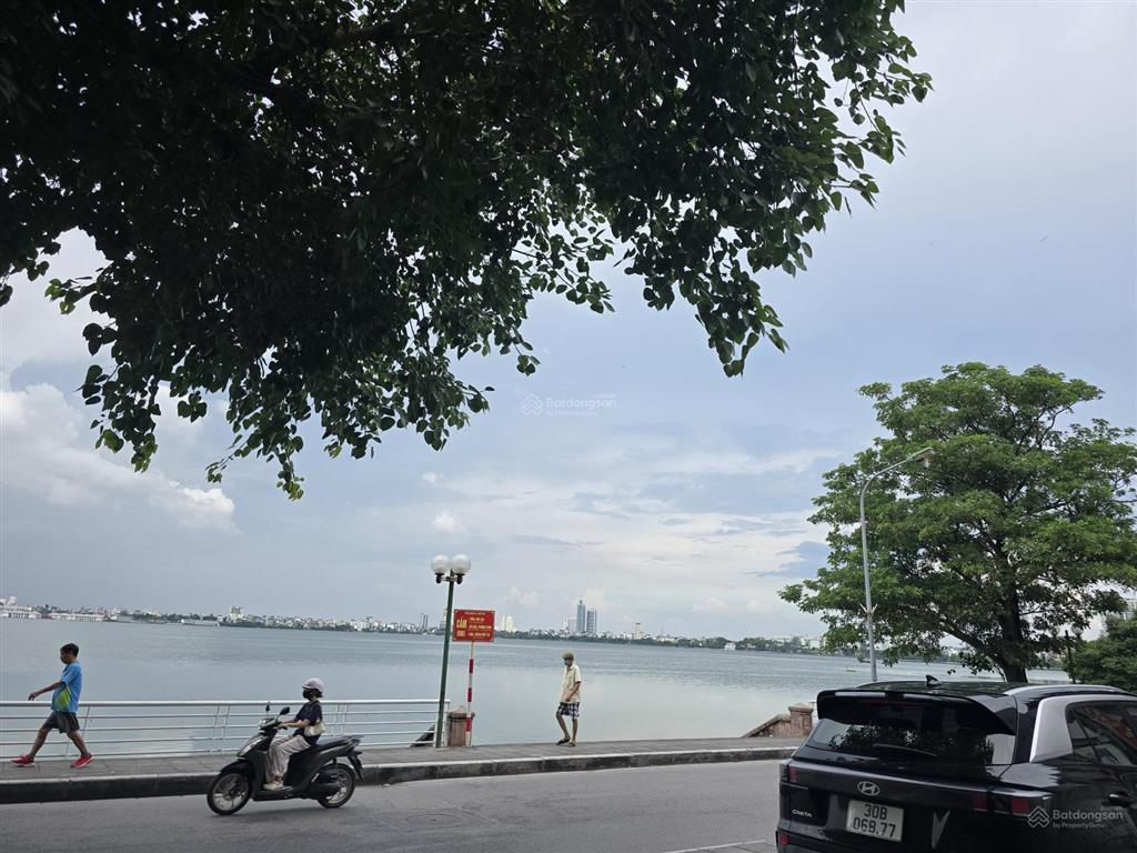 Bán biệt thự sân vườn đẳng cấp sát hồ tây, 2 ô tô tránh bể bơi riêng chờ thang máy kinh doanh