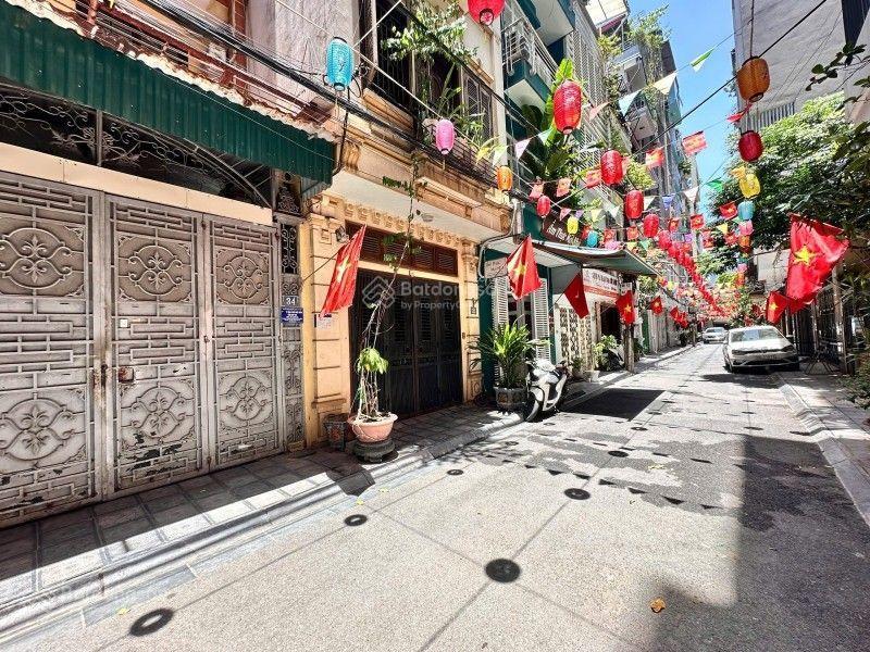 Chính chủ cần bán nhà phân lô quần ngựa ô tô ba đình dt 90m chỉ 38.6 tỷ nhà 3 tầng mặt