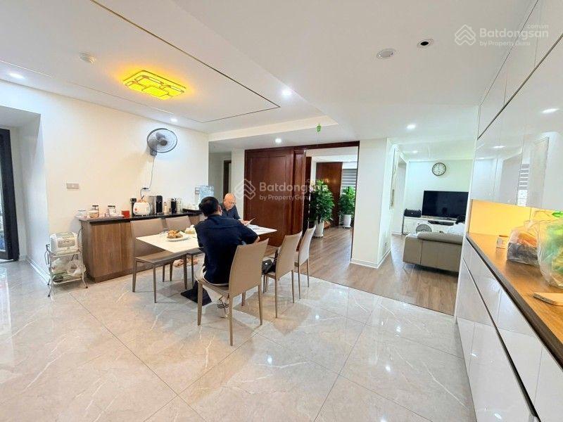 Gia đình có việc cần thanh khoản gấp căn hộ 170m 3pn 3wc full nội thất slot ô tô dịch vọng,căn góc.