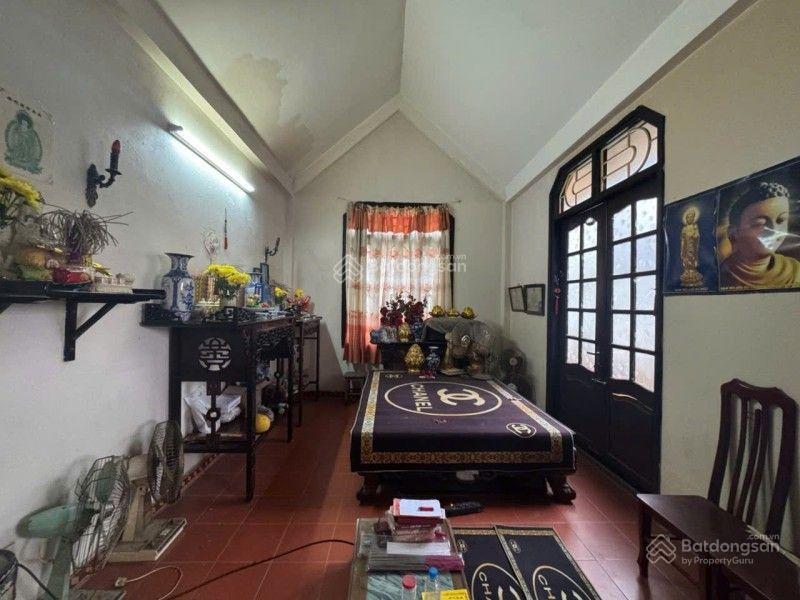Gia đình có việc cần ra đi gấp nhà đất vị trí vàng tây hồ nở hậu  20m ra phố đi bộ trịnh công sơn