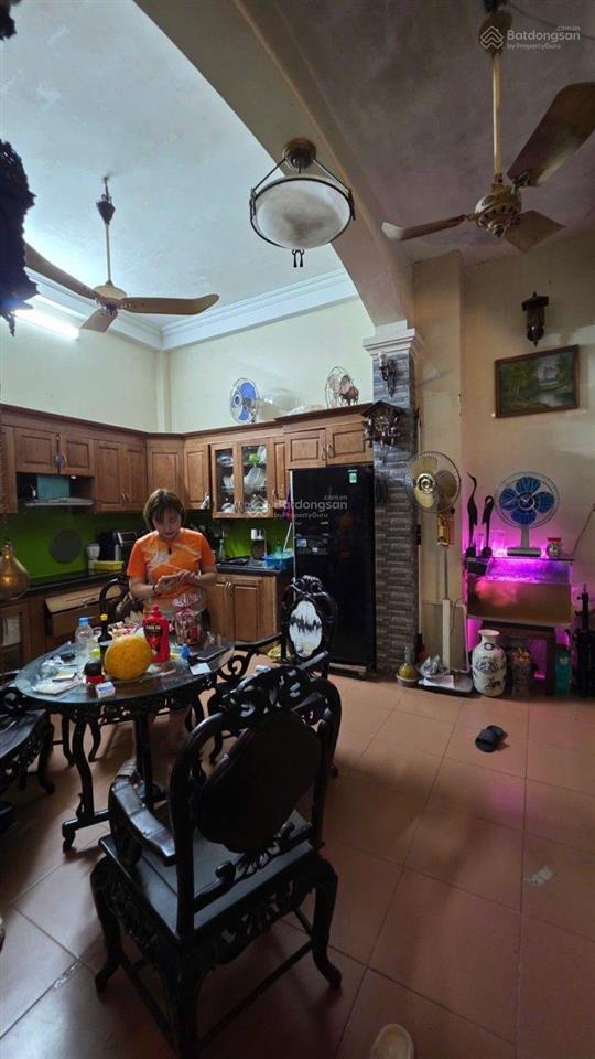 Gia đình có việc cần ra đi gấp nhà đất vị trí vàng tây hồ nở hậu  20m ra phố đi bộ trịnh công sơn