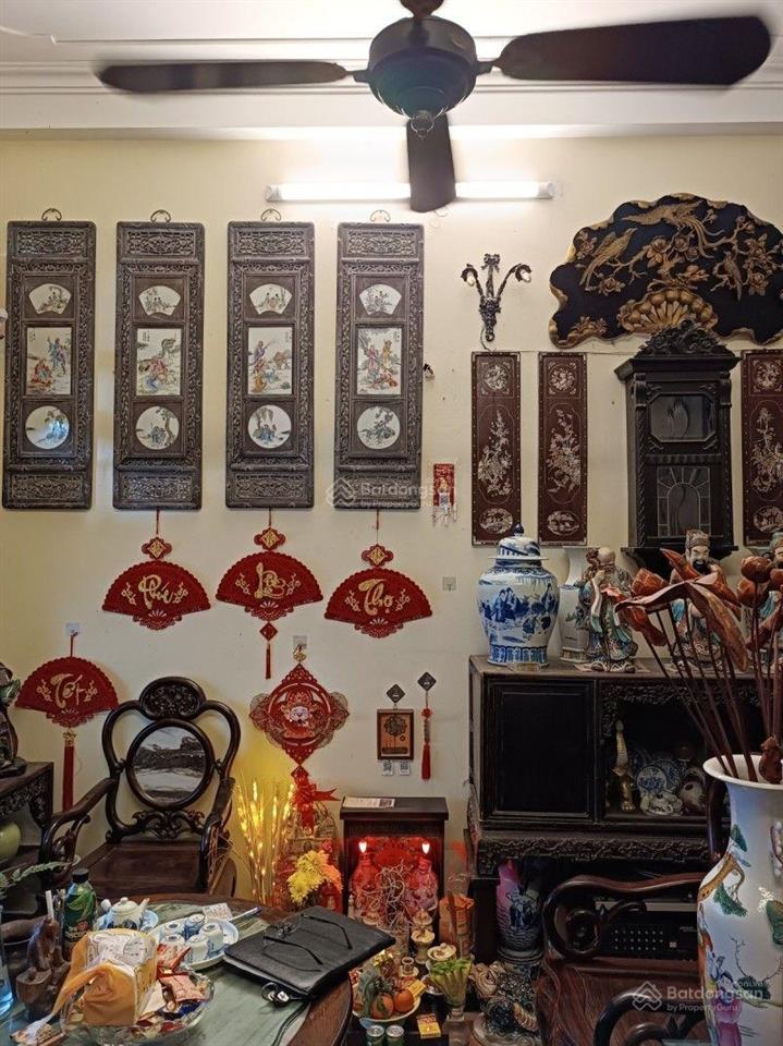 Gia đình có việc cần ra đi gấp nhà đất vị trí vàng tây hồ nở hậu  20m ra phố đi bộ trịnh công sơn