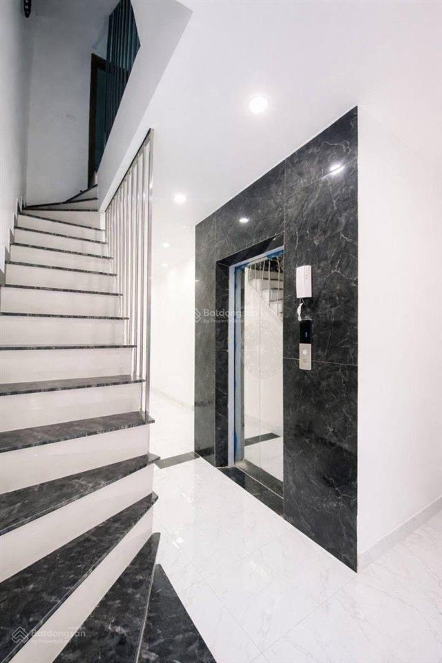 Bán nhà đức diễn toà chdv 6 tầng thang máy 8 căn hộ dòng tiền tốt, dt 47m2 x 6 tầng lô góc thoáng