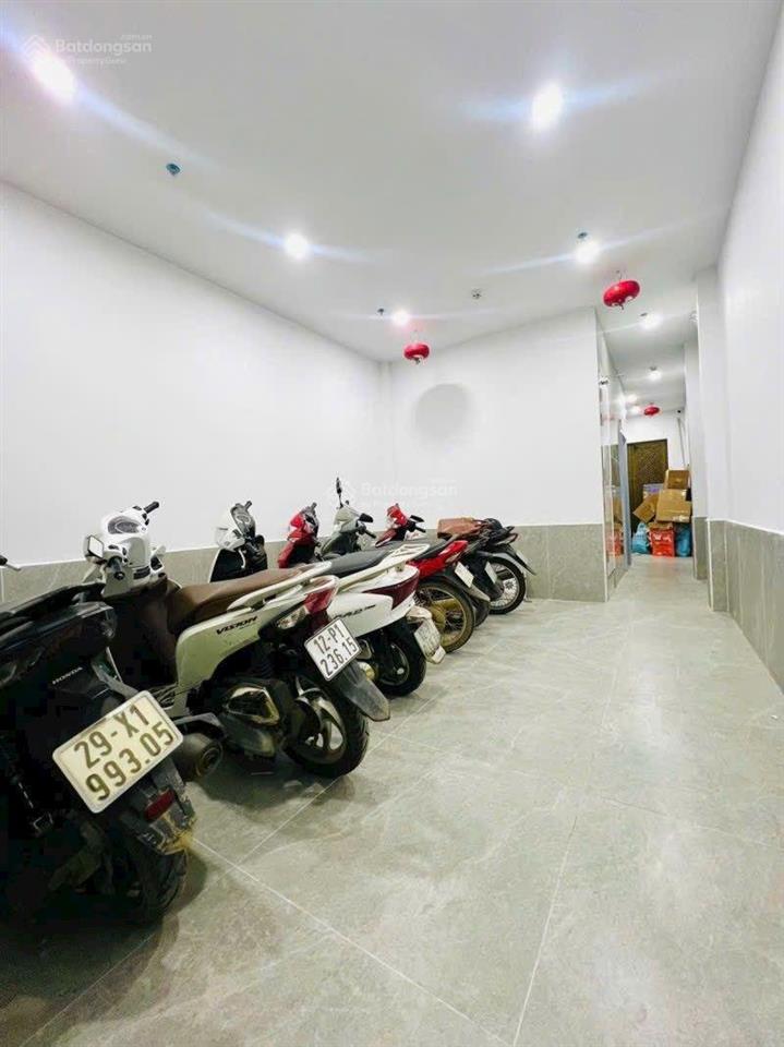 Bán nhà đức diễn toà chdv 6 tầng thang máy 8 căn hộ dòng tiền tốt, dt 47m2 x 6 tầng lô góc thoáng