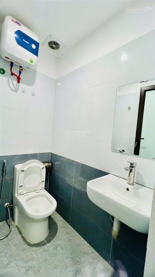 Bán nhà đức diễn toà chdv 6 tầng thang máy 8 căn hộ dòng tiền tốt, dt 47m2 x 6 tầng lô góc thoáng