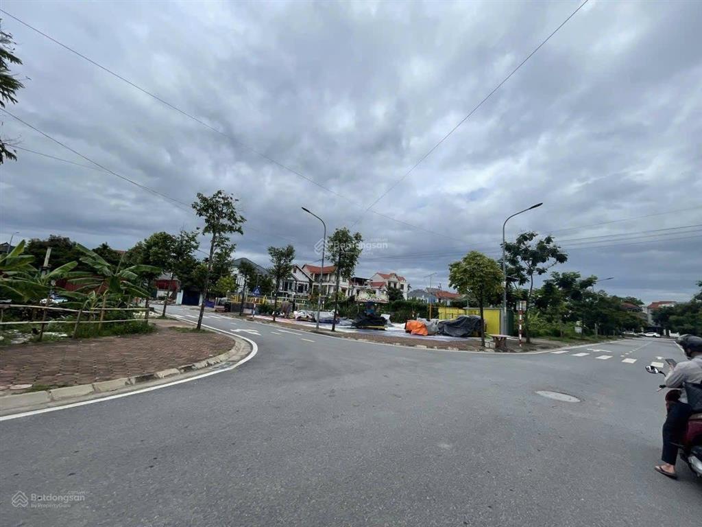 Cần bán gấp đất đấu giáliên mạcmê linhhà nội 95m2 mt 5m, giá 4,85 tỷ phân lô ôtô chạy vòng quanh