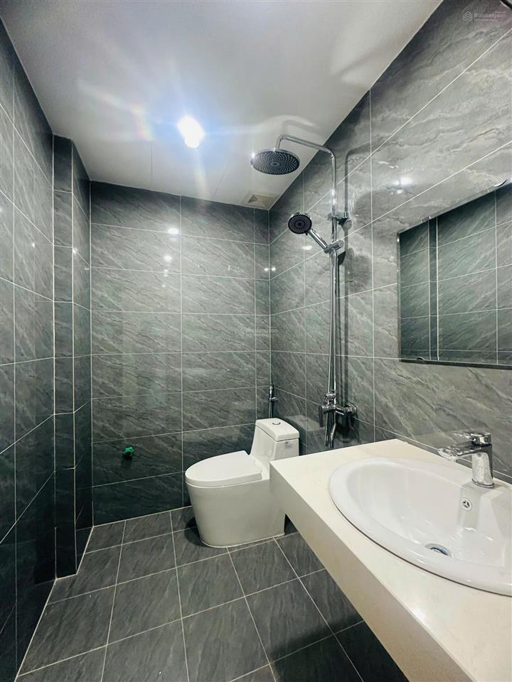 Cần bán gấp nhà phú diễn 39m2 5 tầng giá 9,5 tỷ phân lô ô tô thang máy 50m ra ôtô tránh 100m ra phố