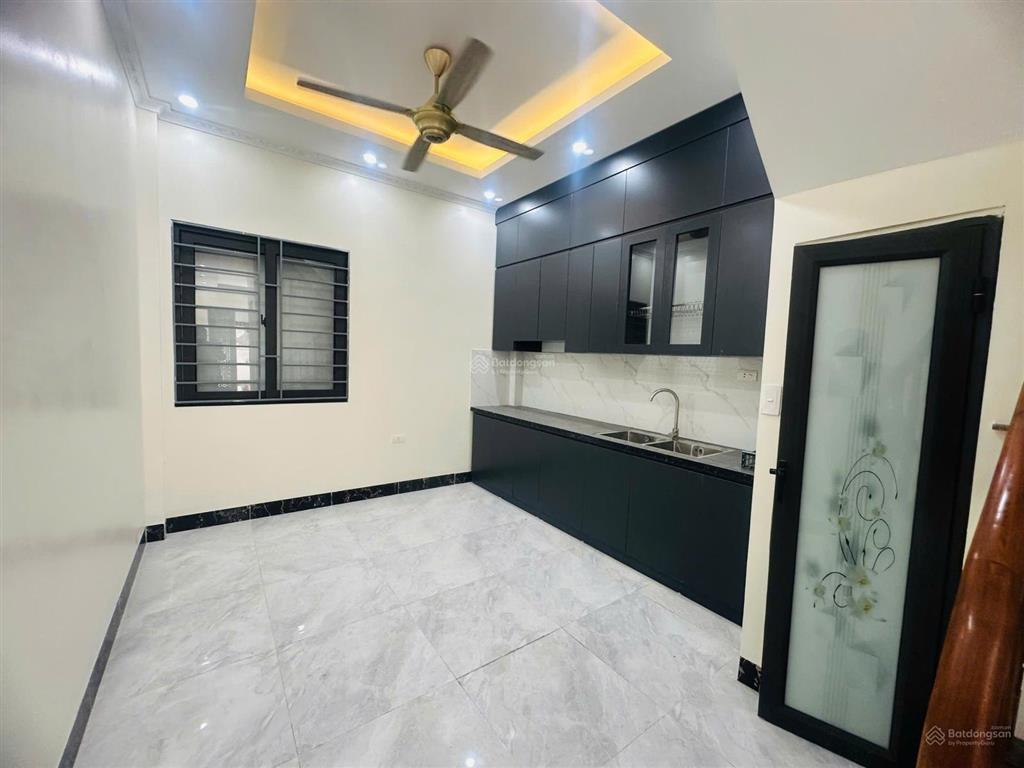 Cần bán gấp nhà phú diễn 39m2 5 tầng giá 9,5 tỷ phân lô ô tô thang máy 50m ra ôtô tránh 100m ra phố