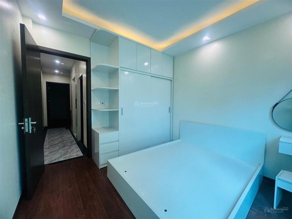 Cần bán gấp nhà phú diễn 39m2 5 tầng giá 9,5 tỷ phân lô ô tô thang máy 50m ra ôtô tránh 100m ra phố