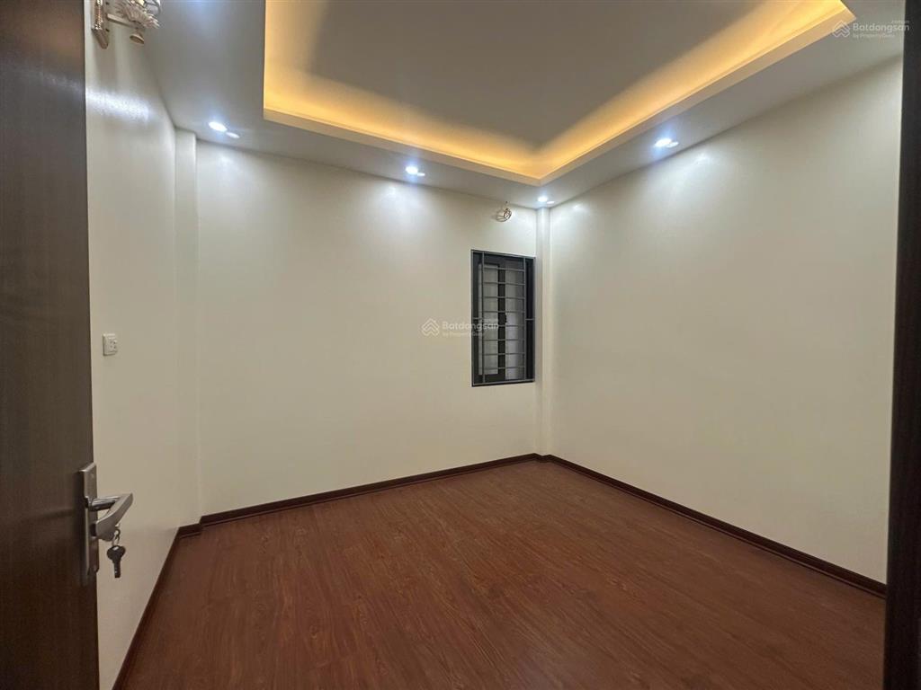 Cần bán gấp nhà phú diễn 39m2 5 tầng giá 9,5 tỷ phân lô ô tô thang máy 50m ra ôtô tránh 100m ra phố