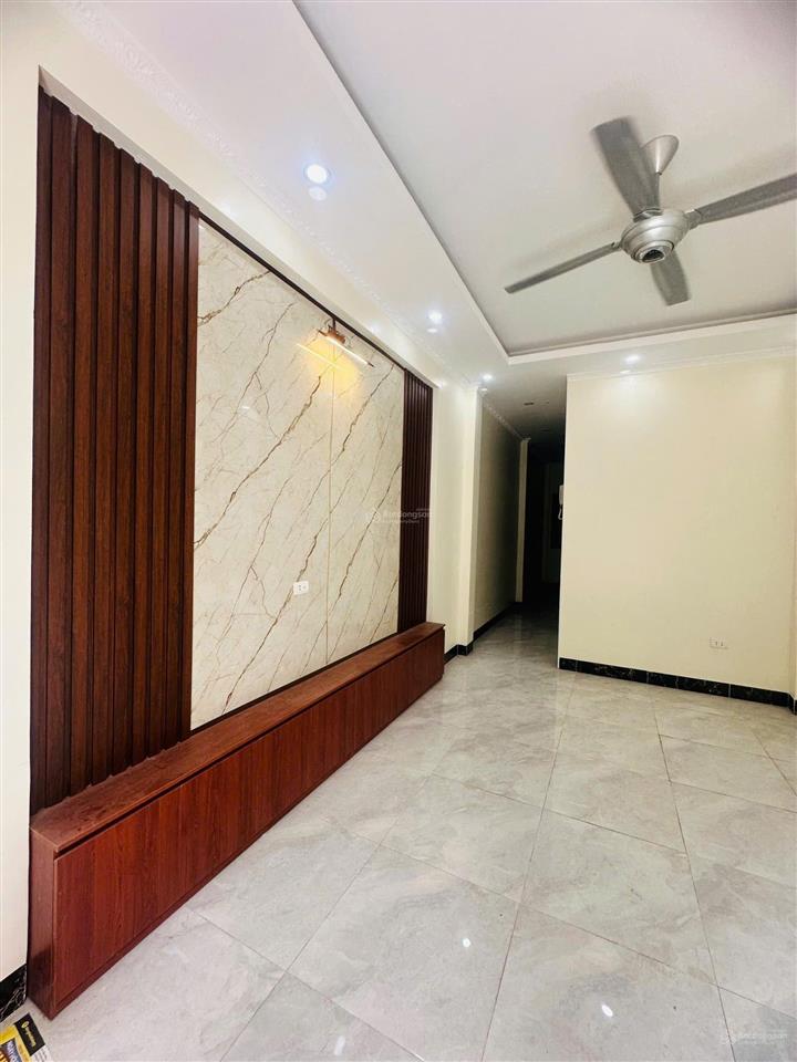 Cần bán gấp nhà phú diễn 39m2 5 tầng giá 9,5 tỷ phân lô ô tô thang máy 50m ra ôtô tránh 100m ra phố