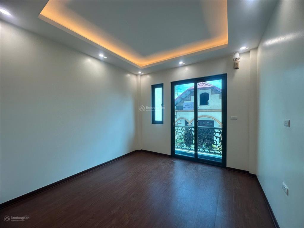 Cần bán gấp nhà phú diễn 39m2 5 tầng giá 9,5 tỷ phân lô ô tô thang máy 50m ra ôtô tránh 100m ra phố