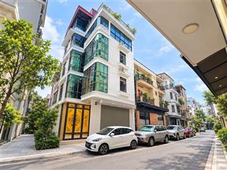 Bán nhà em phố ôtô thụy khuê lô góc ôtô tránh thang máy kinh doanh 102m2 39tỷ chi tiết bên dưới
