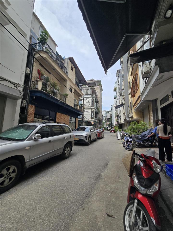 Bán nhà em phố ôtô thụy khuê lô góc ôtô tránh thang máy kinh doanh 102m2 39tỷ chi tiết bên dưới