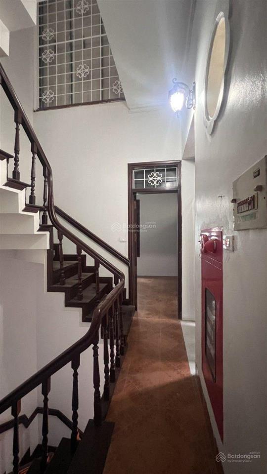 Bán nhà em phố ôtô thụy khuê lô góc ôtô tránh thang máy kinh doanh 102m2 39tỷ chi tiết bên dưới