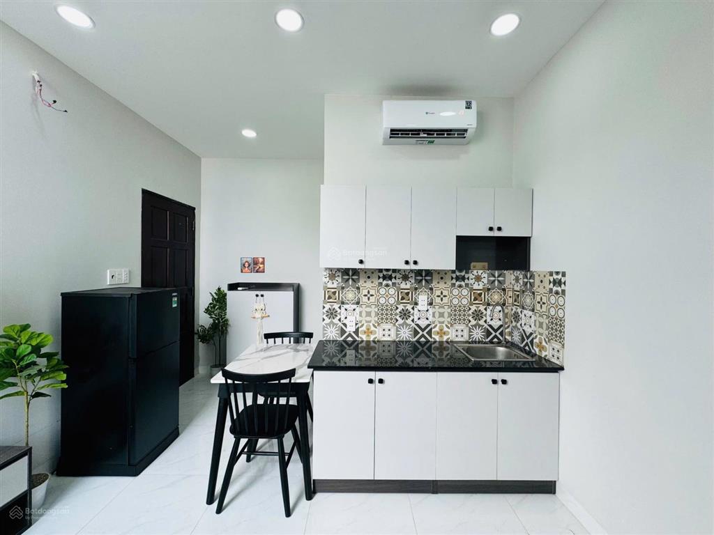 Mới 100% ngay ngã tư phú nhuận