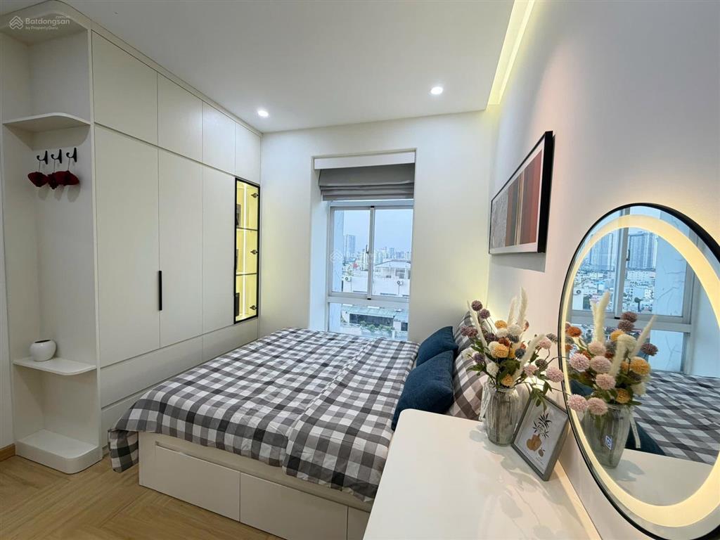 Bán căn hộ 2pn 57m²  nội thất cao cấp full  nhà mới tinh dọn vào ở ngay ngắm trọn view pháo hoa.