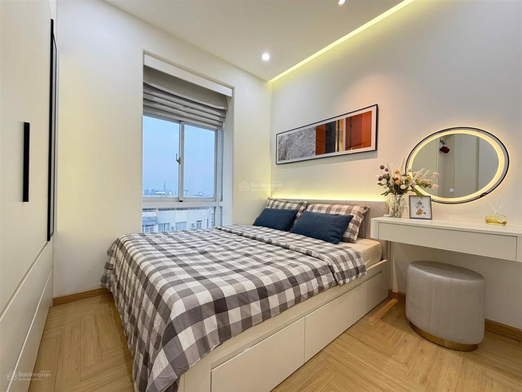 Bán căn hộ 2pn 57m²  nội thất cao cấp full  nhà mới tinh dọn vào ở ngay ngắm trọn view pháo hoa.