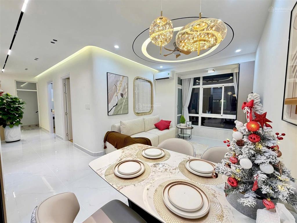Bán căn sky garden 3, phú mỹ hưng  nội thất cao cấp 3 phòng ngủ 2 toilet sẵn hđt 32 triệu/tháng