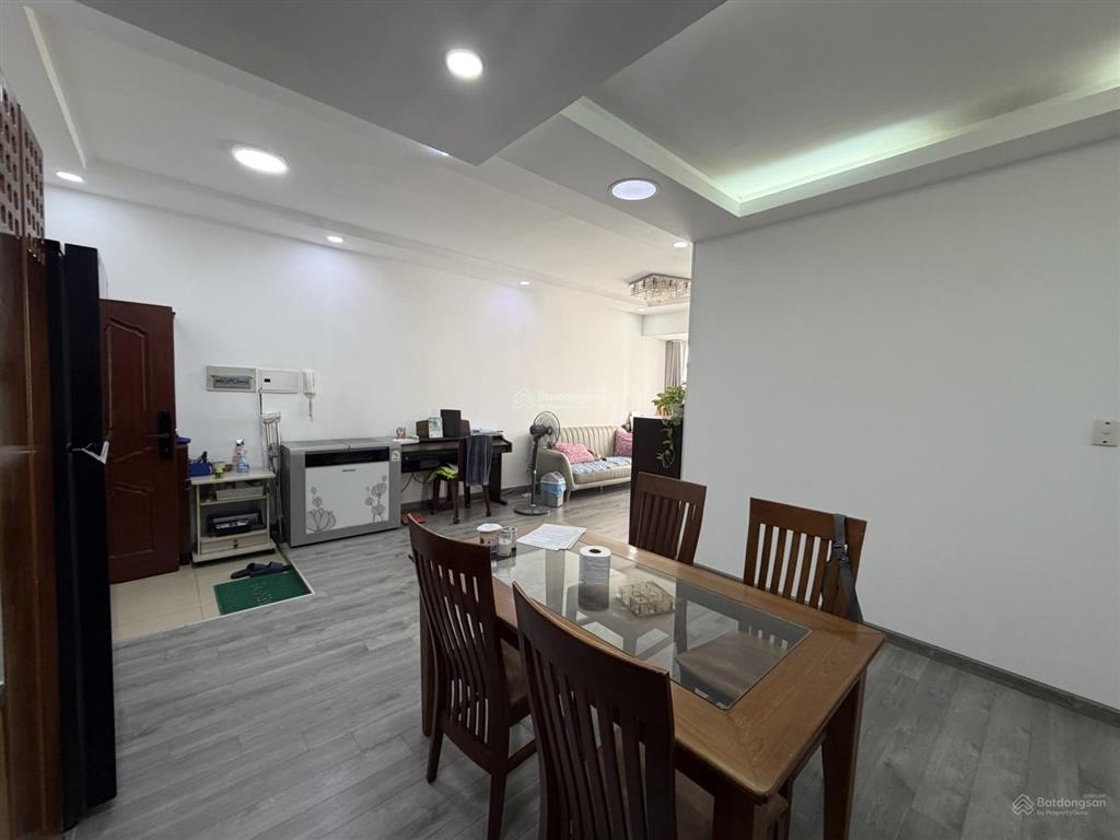 Bán căn góc sky garden 2, 3pn lầu cao nội thất cứng cáp.