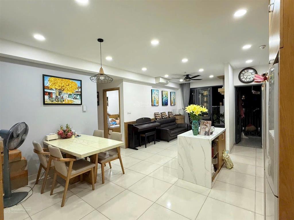 Cho thuê căn hộ emerald 2pn2wc  nhà đẹp
