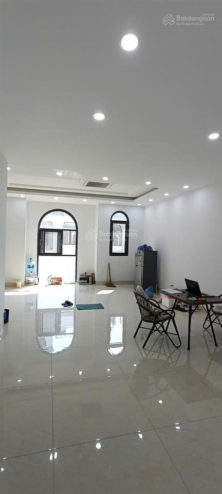 Cho thuê sàn văn phòng rẻ nhất tại dự án himlam vạn phúc . dt 91m2 x 2 sàn =182m2 . giá 20 triệu