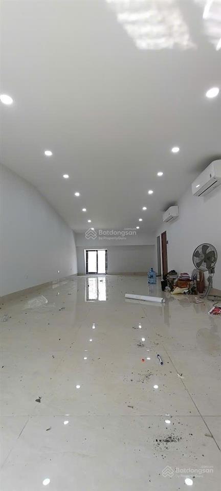 Cho thuê sàn văn phòng rẻ nhất tại dự án himlam vạn phúc . dt 91m2 x 2 sàn =182m2 . giá 20 triệu