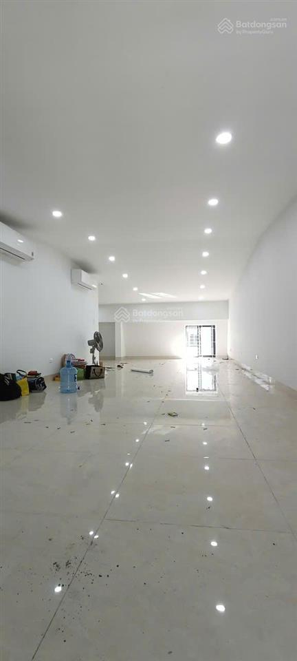 Cho thuê sàn văn phòng rẻ nhất tại dự án himlam vạn phúc . dt 91m2 x 2 sàn =182m2 . giá 20 triệu