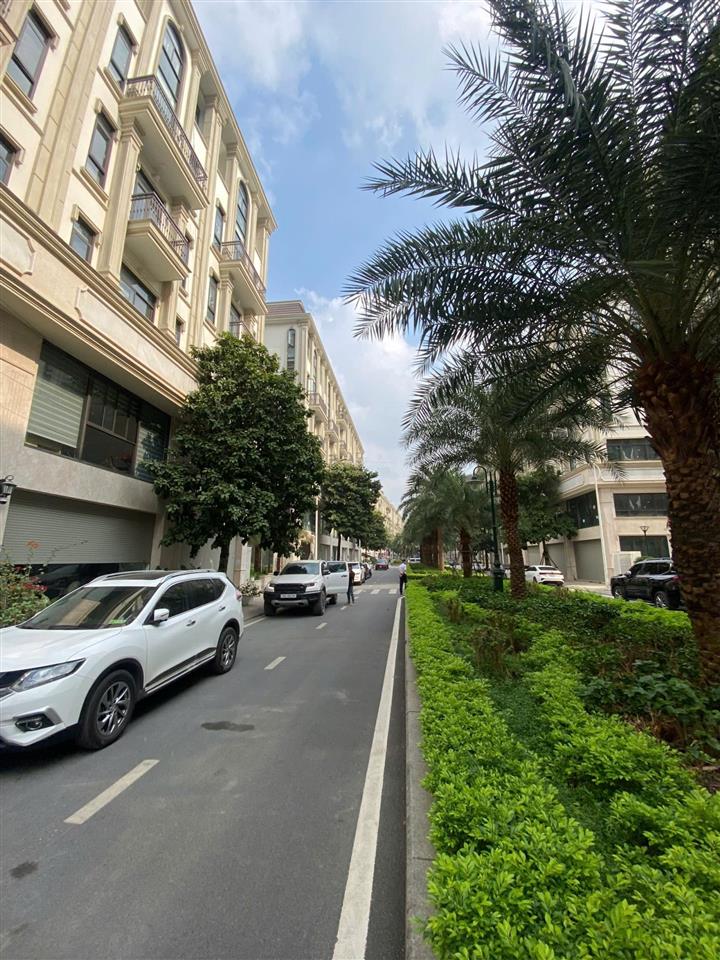 Cho thuê sàn văn phòng rẻ nhất tại dự án himlam vạn phúc . dt 91m2 x 2 sàn =182m2 . giá 20 triệu