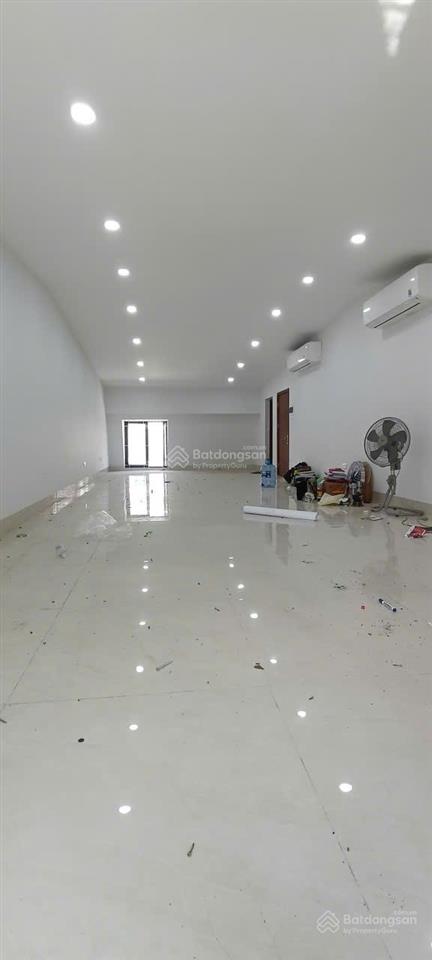 Cho thuê sàn văn phòng rẻ nhất tại dự án himlam vạn phúc . dt 91m2 x 2 sàn =182m2 . giá 20 triệu