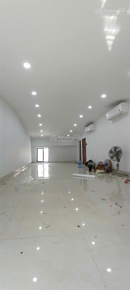 Cho thuê sàn văn phòng rẻ nhất tại dự án himlam vạn phúc . dt 91m2 x 2 sàn =182m2 . giá 20 triệu