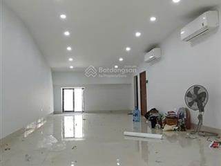 Cho thuê sàn văn phòng rẻ nhất tại dự án himlam vạn phúc . dt 91m2 x 2 sàn =182m2 . giá 20 triệu