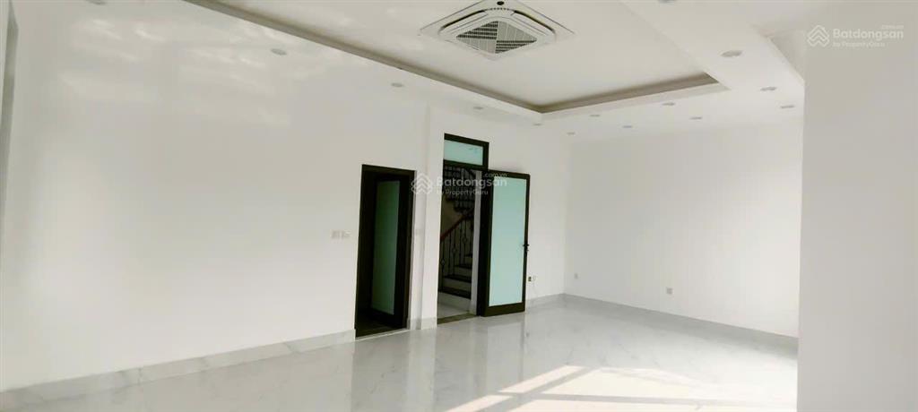 Cho thuê biệt thự tại kđt văn khê. hà đông. dt 200m2*4 tầng + 1 hầm. mt 10m. giá 40 tr