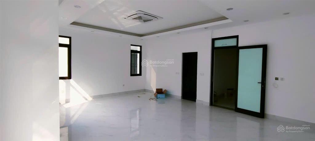 Cho thuê biệt thự tại kđt văn khê. hà đông. dt 200m2*4 tầng + 1 hầm. mt 10m. giá 40 tr