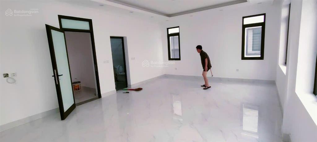Cho thuê biệt thự tại kđt văn khê. hà đông. dt 200m2*4 tầng + 1 hầm. mt 10m. giá 40 tr