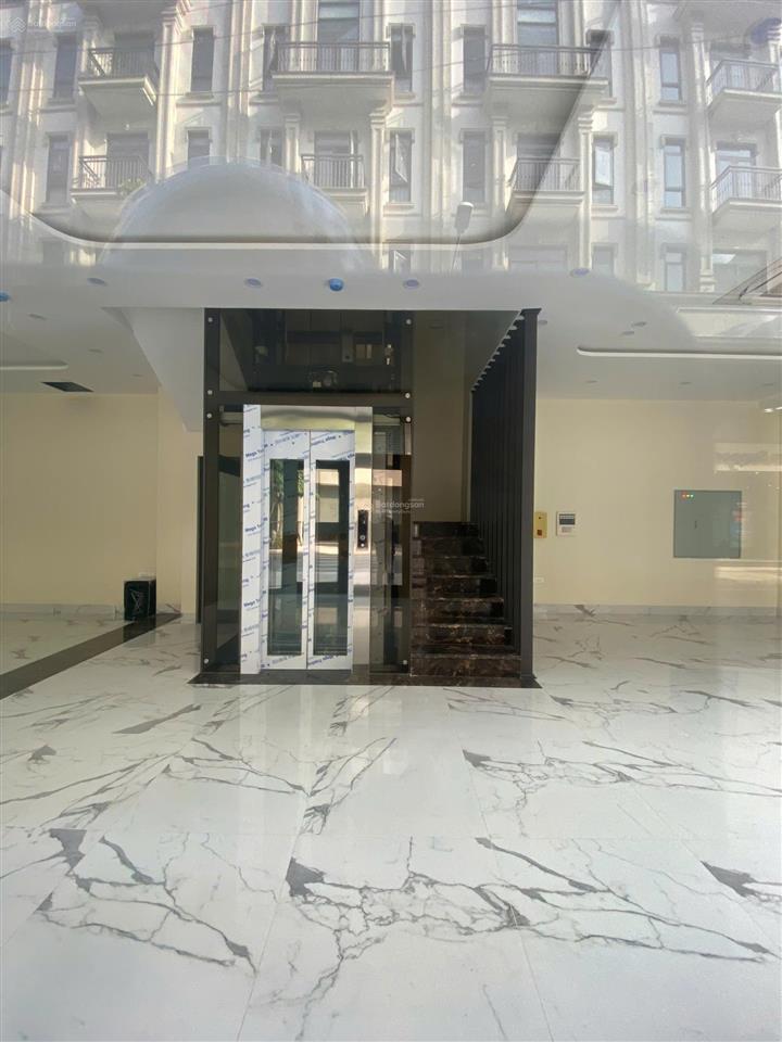 Cho thuê căn góc 3 mặt tiền,himlam vạn phúc ,hà đông. dt100m2*5,5 tầng. thang máy, đh âm trần