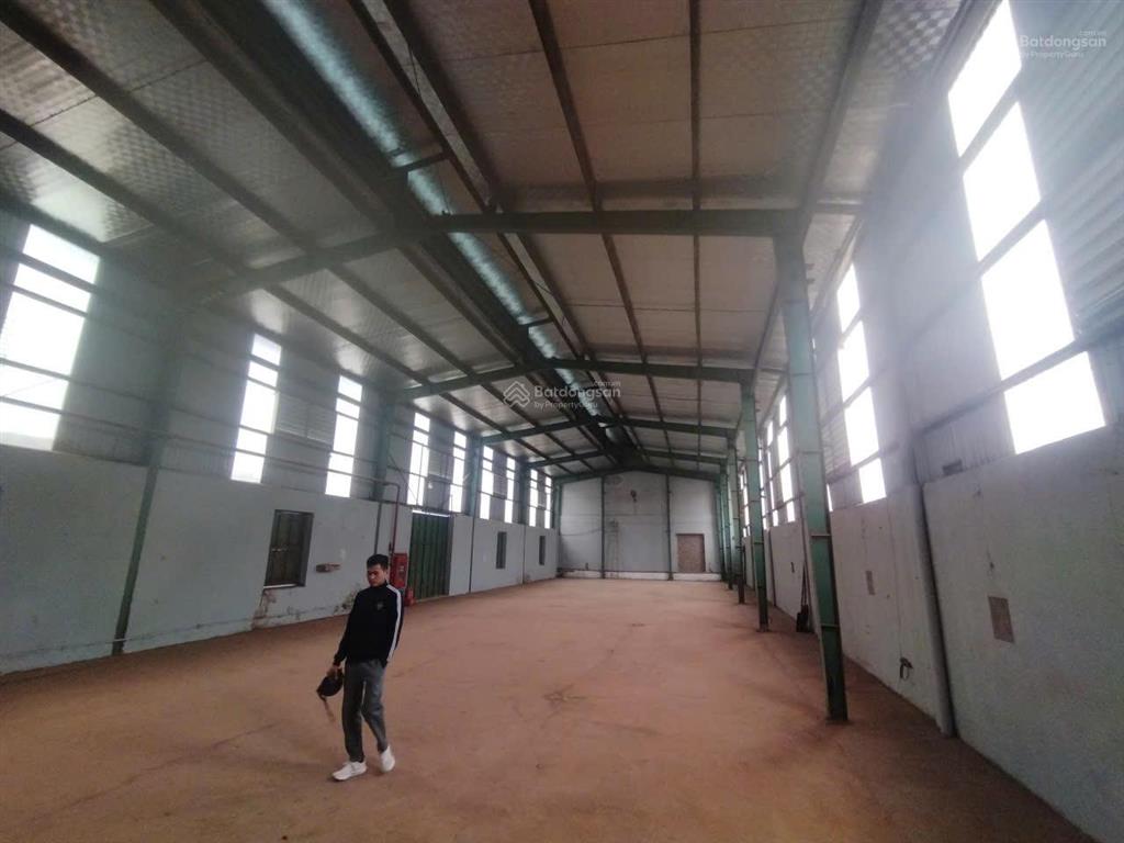 Cho thuê nhà xưởng mặt đg ql6, biên giang, hà đông. dt 500m2. mt 20m. xuất vat. giá 70 ngàn/m2