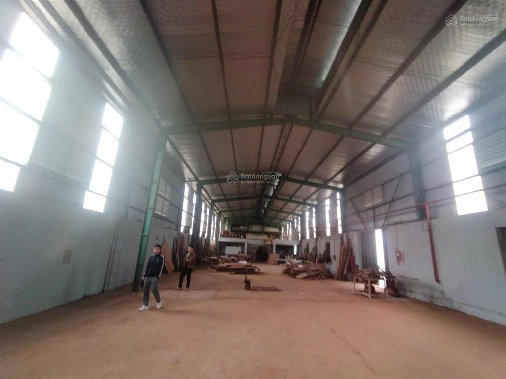 Cho thuê nhà xưởng mặt đg ql6, biên giang, hà đông. dt 500m2. mt 20m. xuất vat. giá 70 ngàn/m2