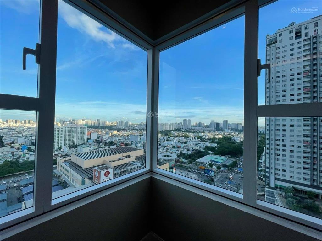 Sunrise city 56m2, 1pn, 1wc. căn góc, có logia( sân phơi). bán 5.1 tỷ.  0937 436 *** tâm
